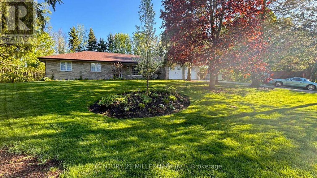 101 Birch Grove, Shelburne