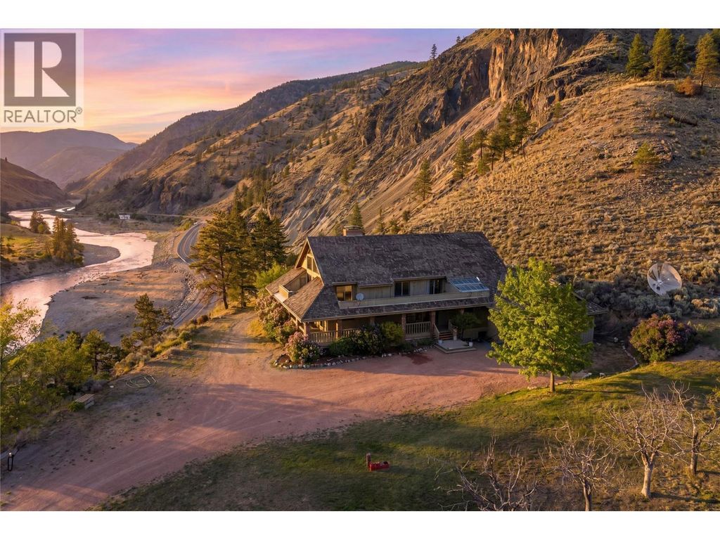 8609 Highway 8, Lytton
