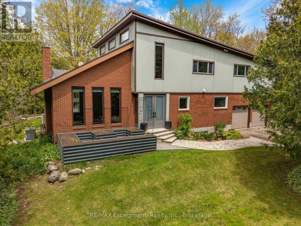 2092 Highway 6, Hamilton