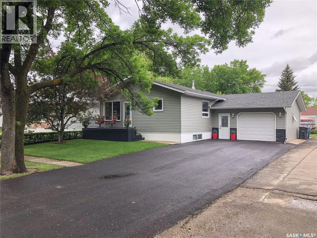 812 Qu'appelle Street, Grenfell