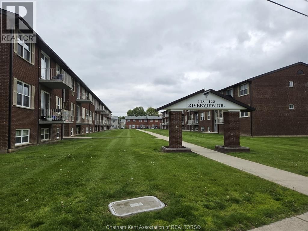 610-118 Riverview Drive, Chatham