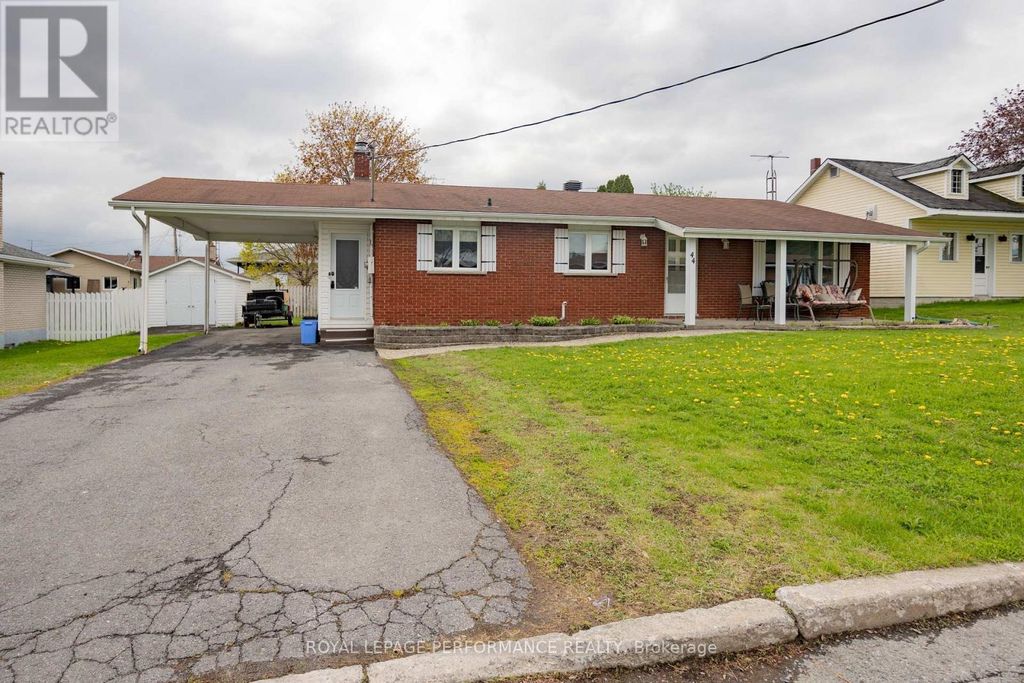 44 Victoria Street W, North Glengarry