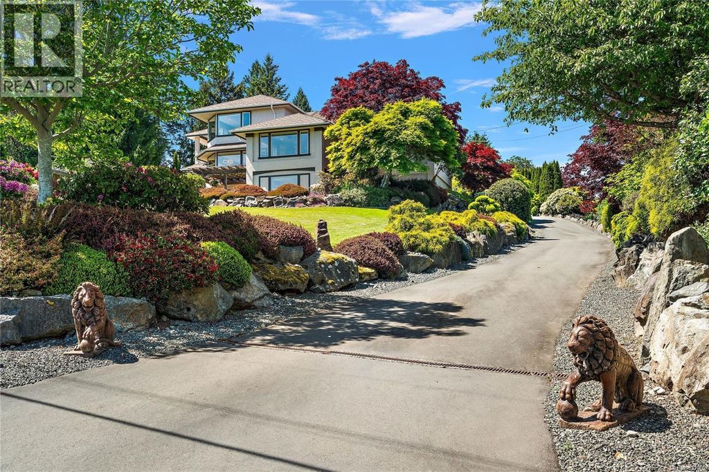 11096 Greenpark Dr, North Saanich