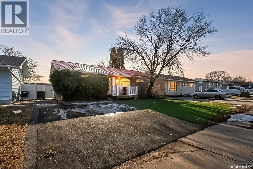 1317 Hochelaga Street W, Moose Jaw