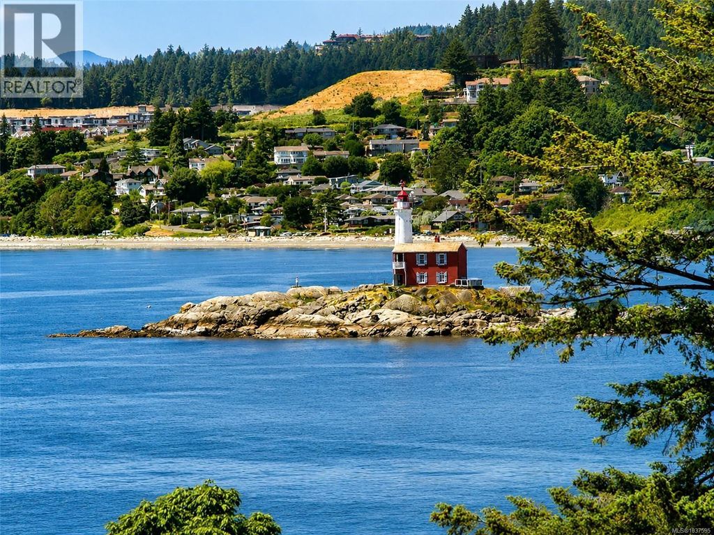2 709 Luscombe Pl, Esquimalt