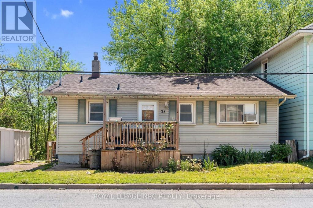 27 Gale Crescent, St. Catharines (e. Chester)