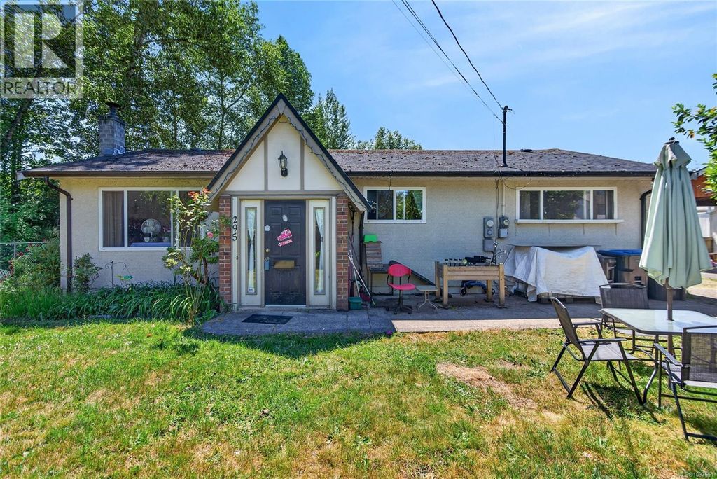 295 Centennial Dr, Courtenay
