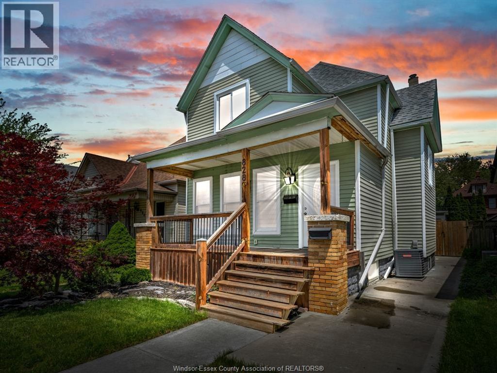 828 Lincoln, Windsor