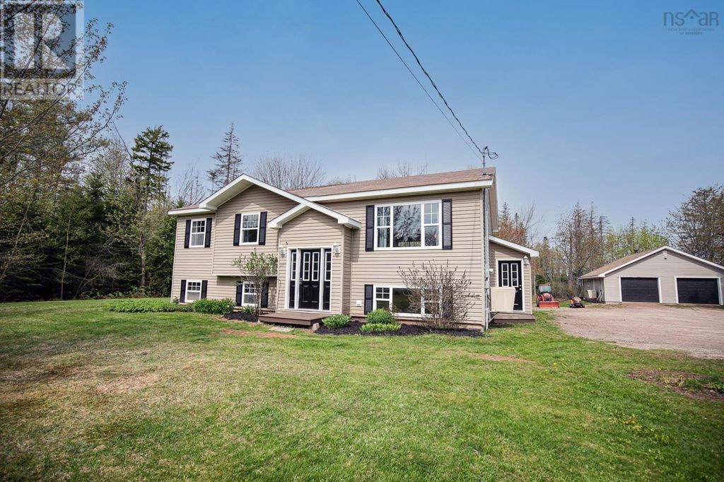 1223 Southampton Road, West Amherst