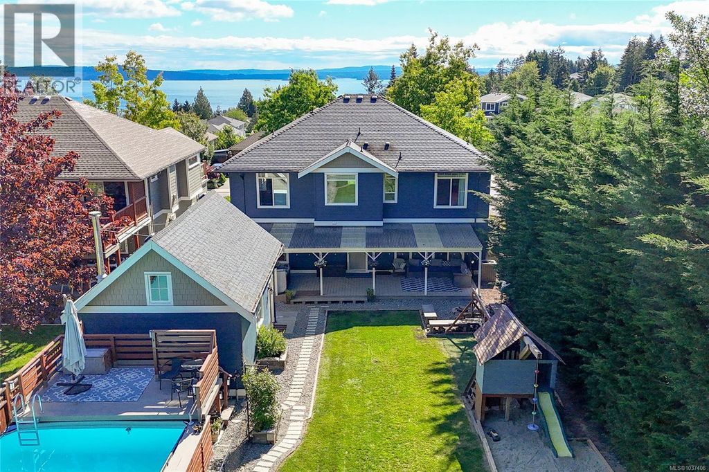 818 Craig Rd, Ladysmith