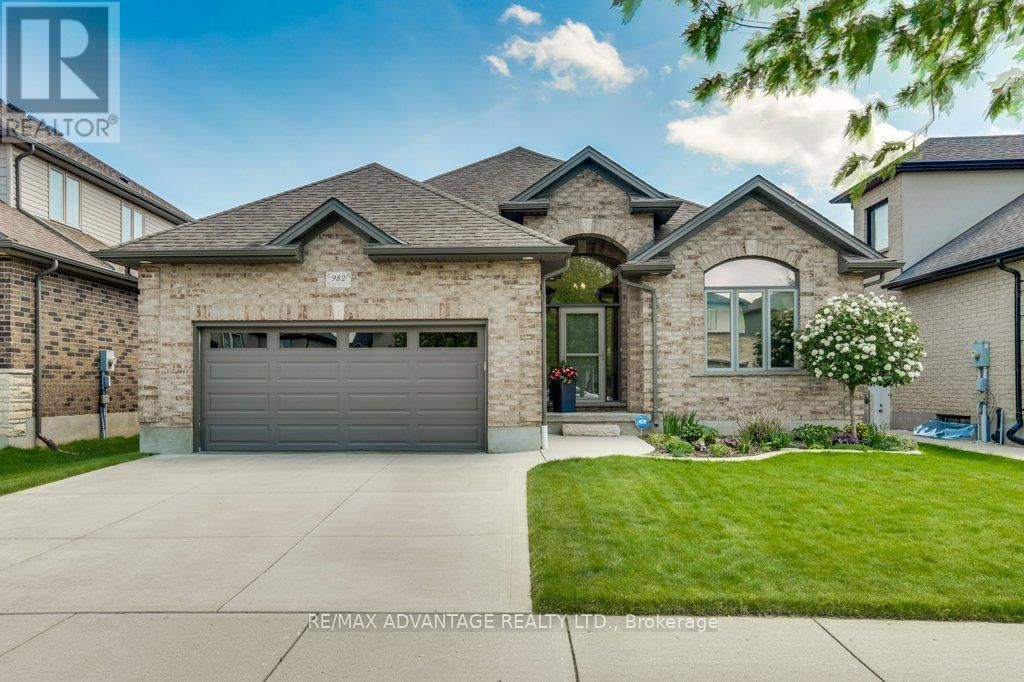 982 Medway Park Drive, London North (north S)