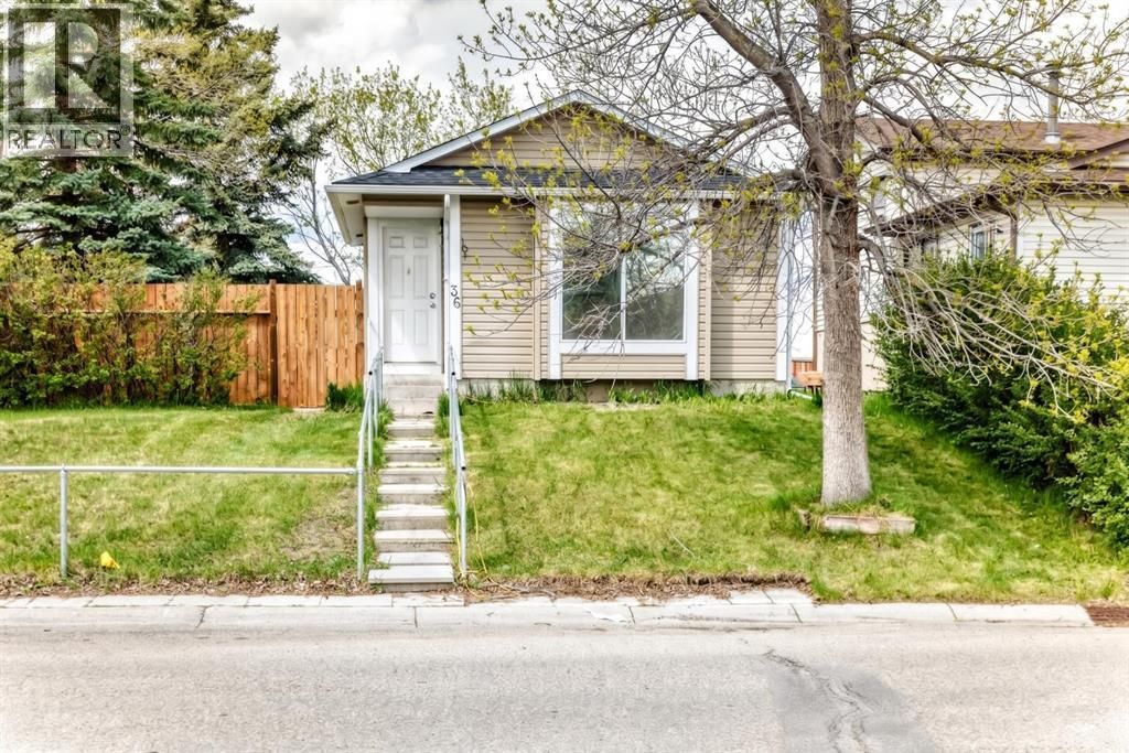 36 Castleglen Way Ne, Calgary
