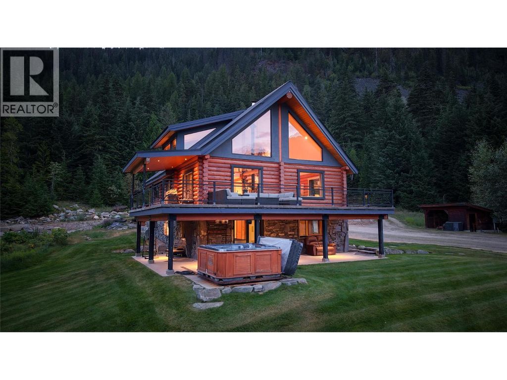 6580 Highway 6, Ymir