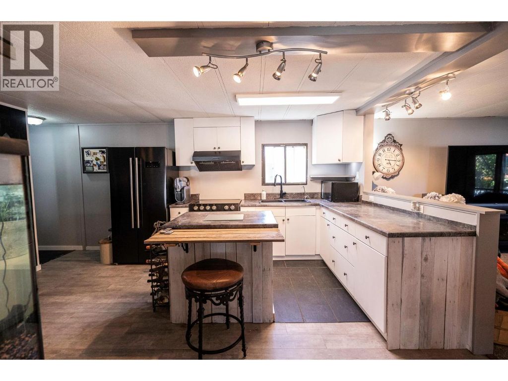 720 Commonwealth Road Unit# 8, Lake Country
