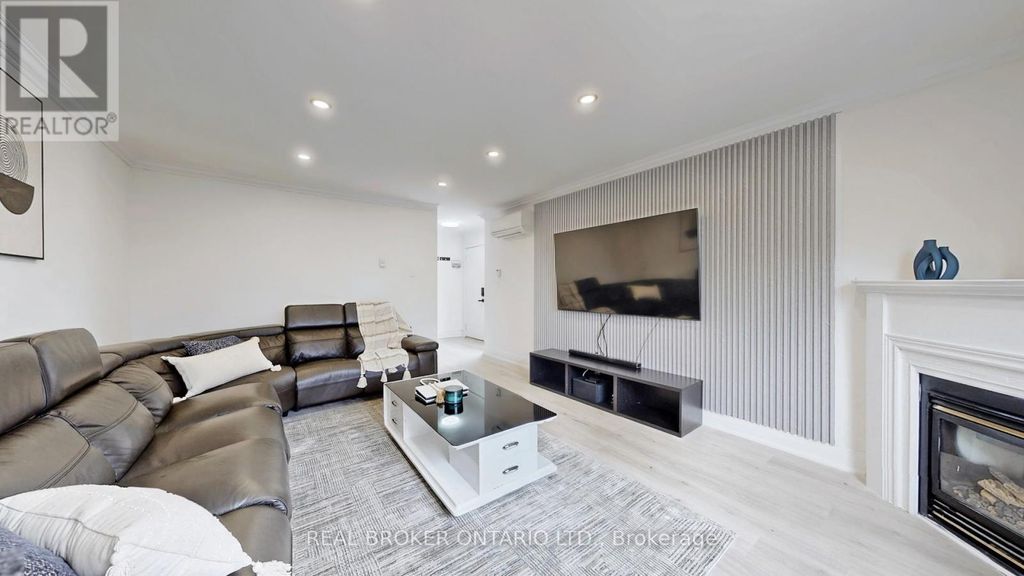 26 - 909 King Street W, Oshawa (vanier)