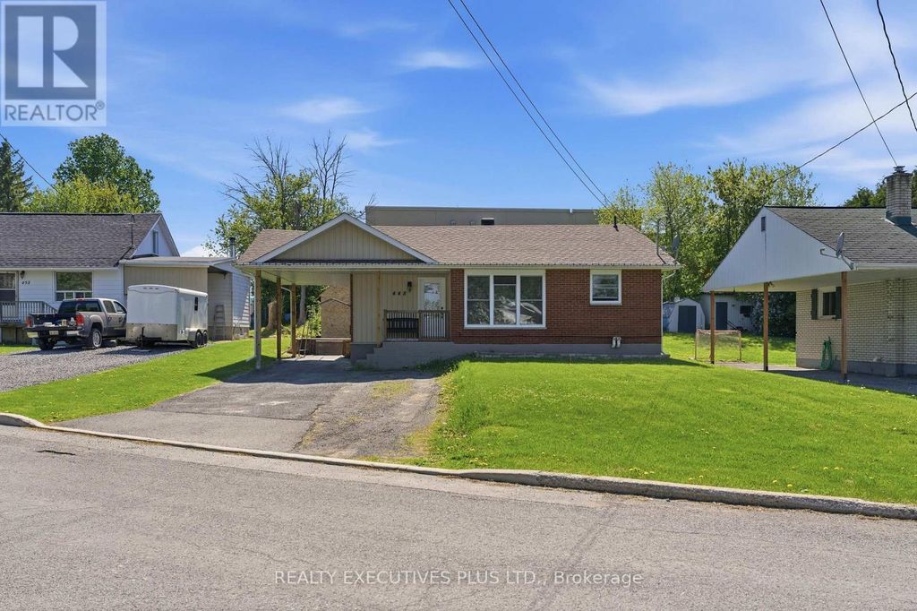 448 Dominion Street S, North Glengarry