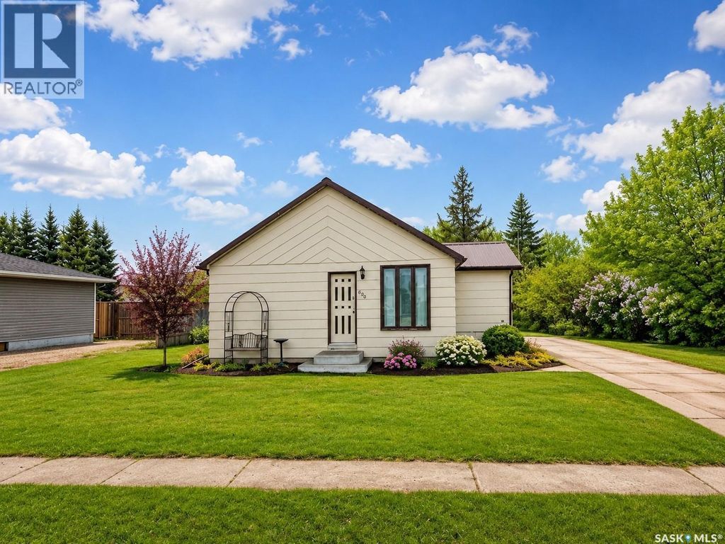 620 2nd Avenue, Raymore