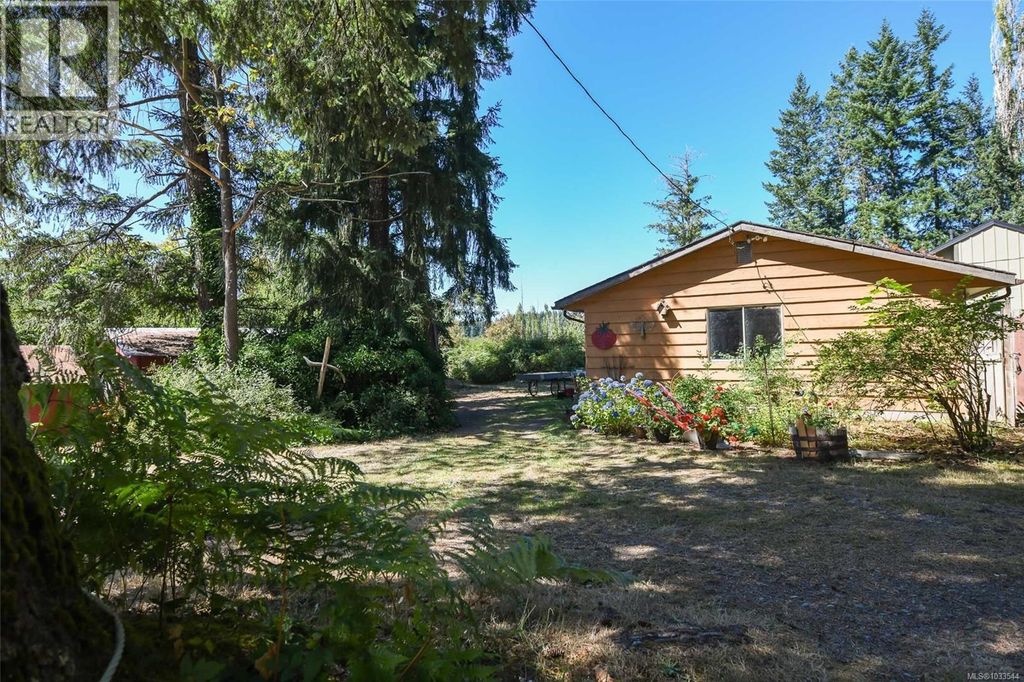 5835 Island Hwy N, Courtenay