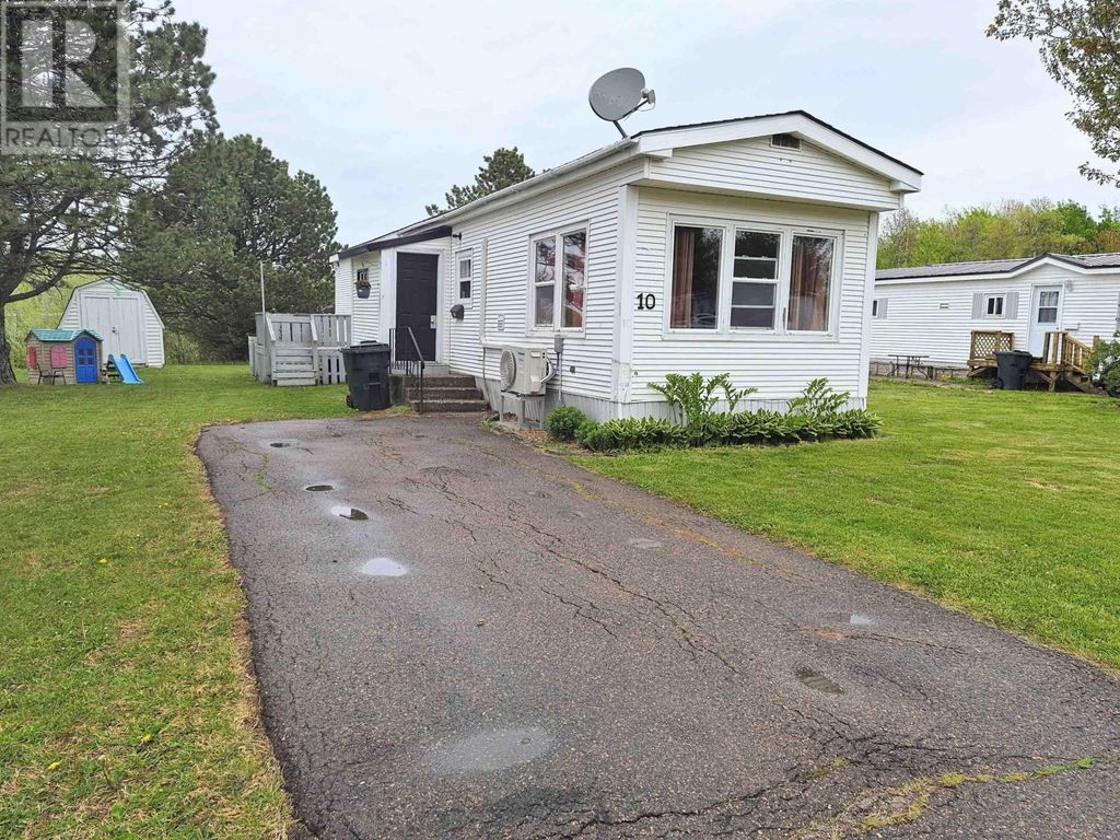 10 Bayview Drive, Amherst