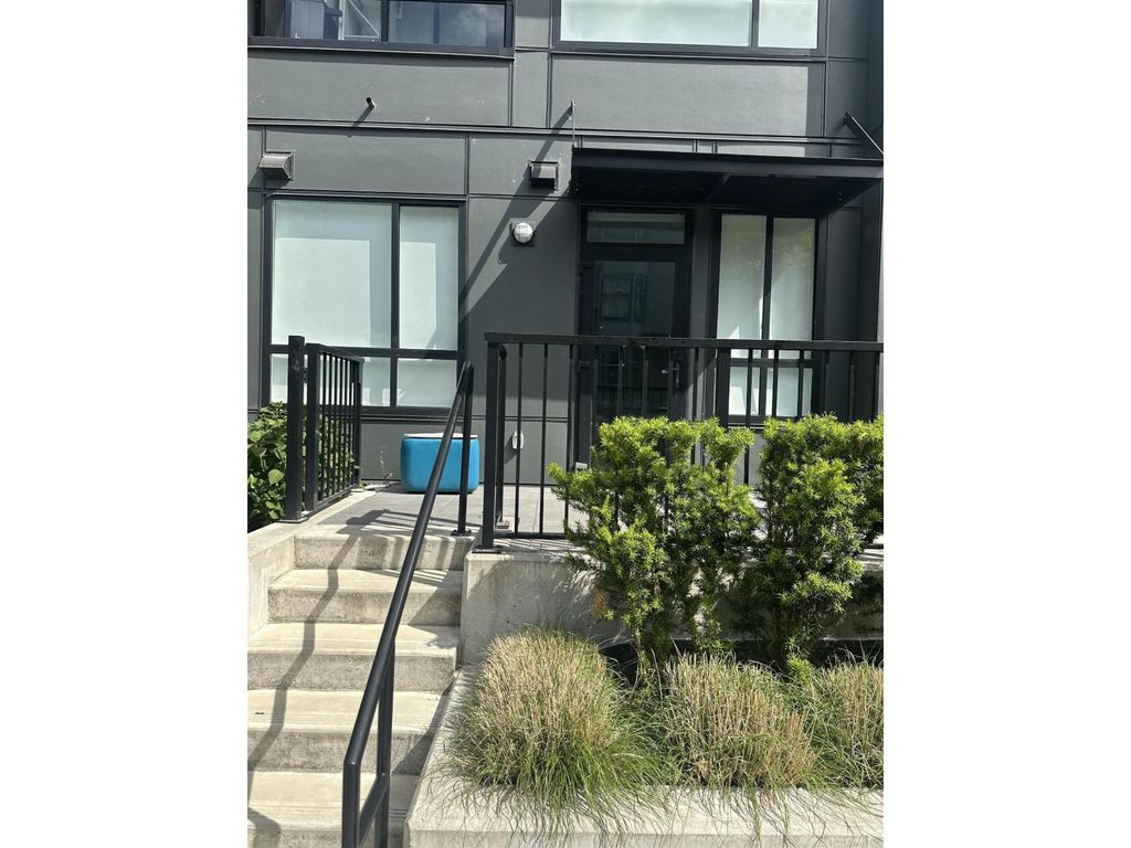 W111 13838 108 Avenue, Surrey
