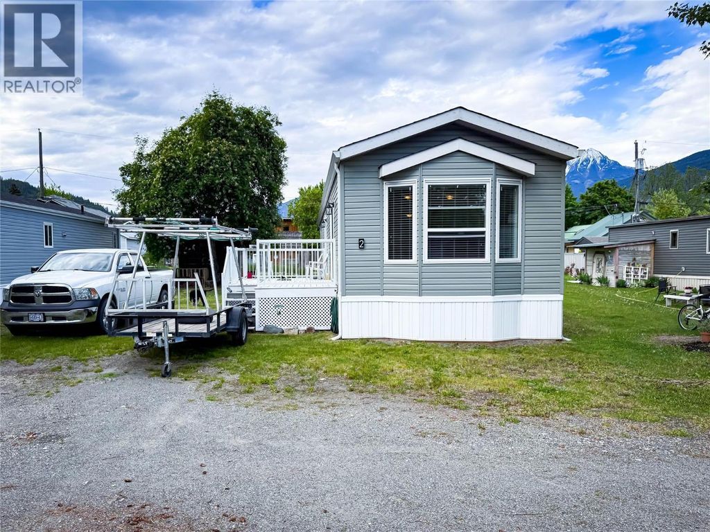 244 E Avenue Unit# 3, Kaslo