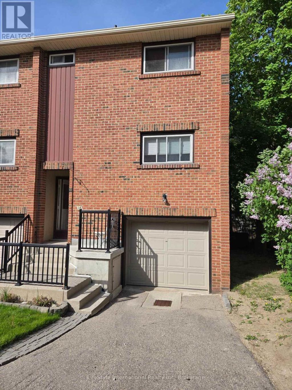 16 - 201 Silvercreek Parkway N, Guelph (junction/onward Willow)