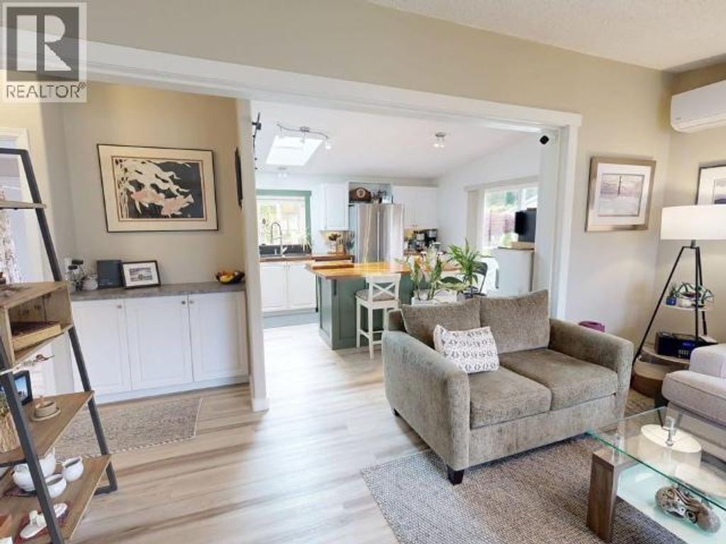 250-7575 Duncan Street, Powell River