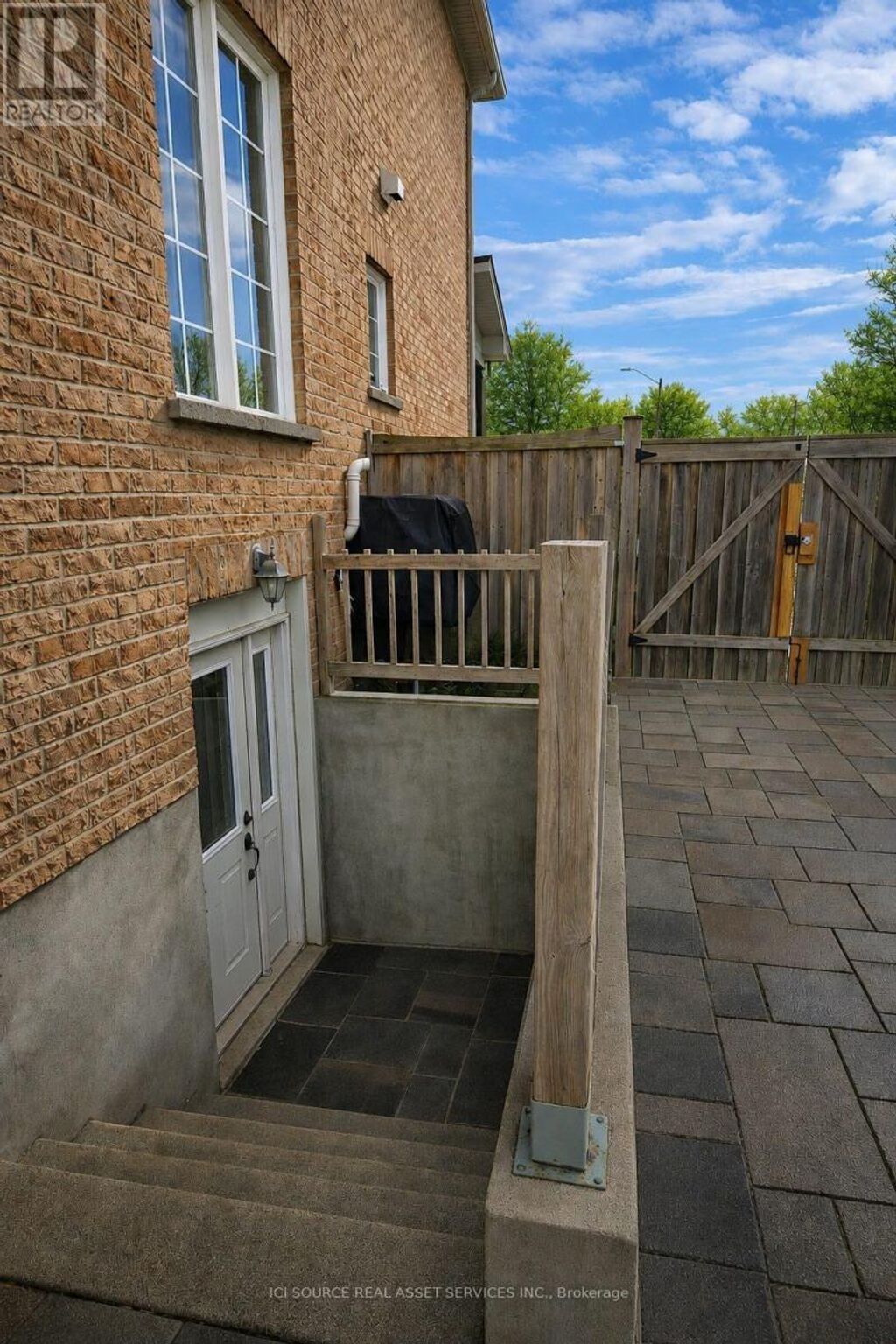 Basement Apartment - 109 Romance Drive, Richmond Hill (rouge Woods)