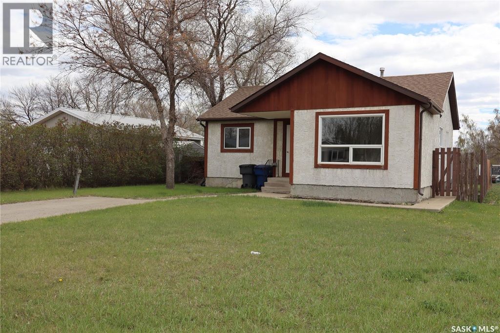 225 Westview Drive N, Coronach