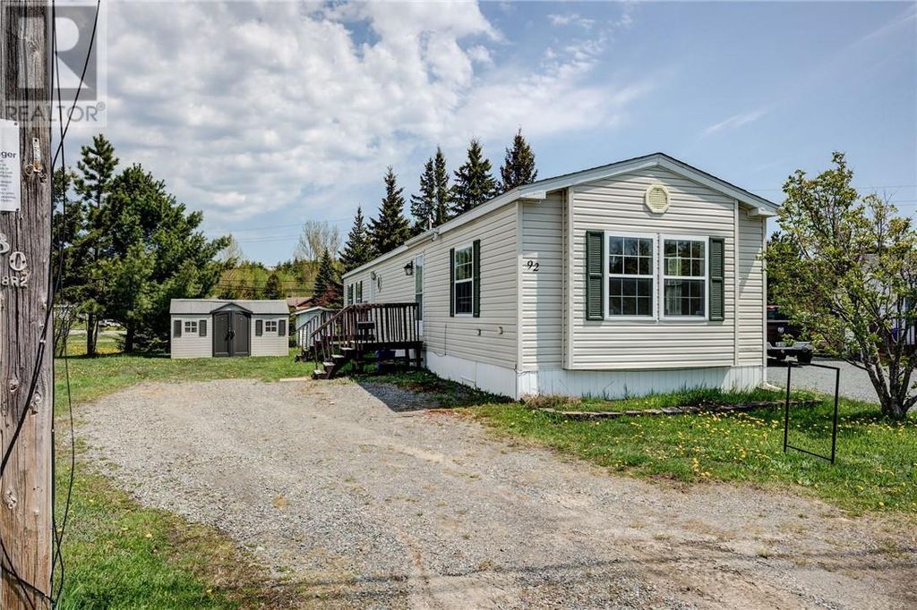 92 Corbin Avenue, Wahnapitae
