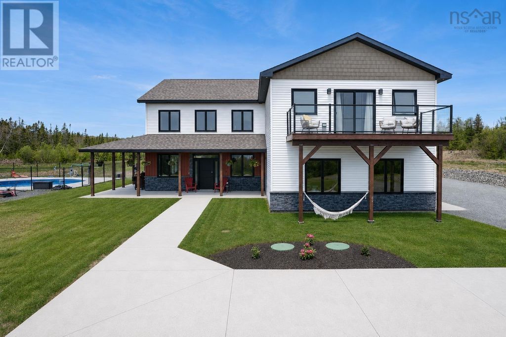940 Hills Road, Albert Bridge