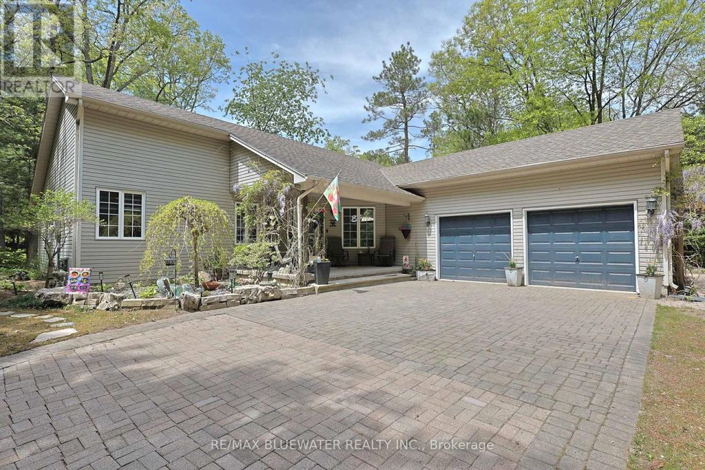 10419 Pinetree Drive, Lambton Shores (grand Bend)