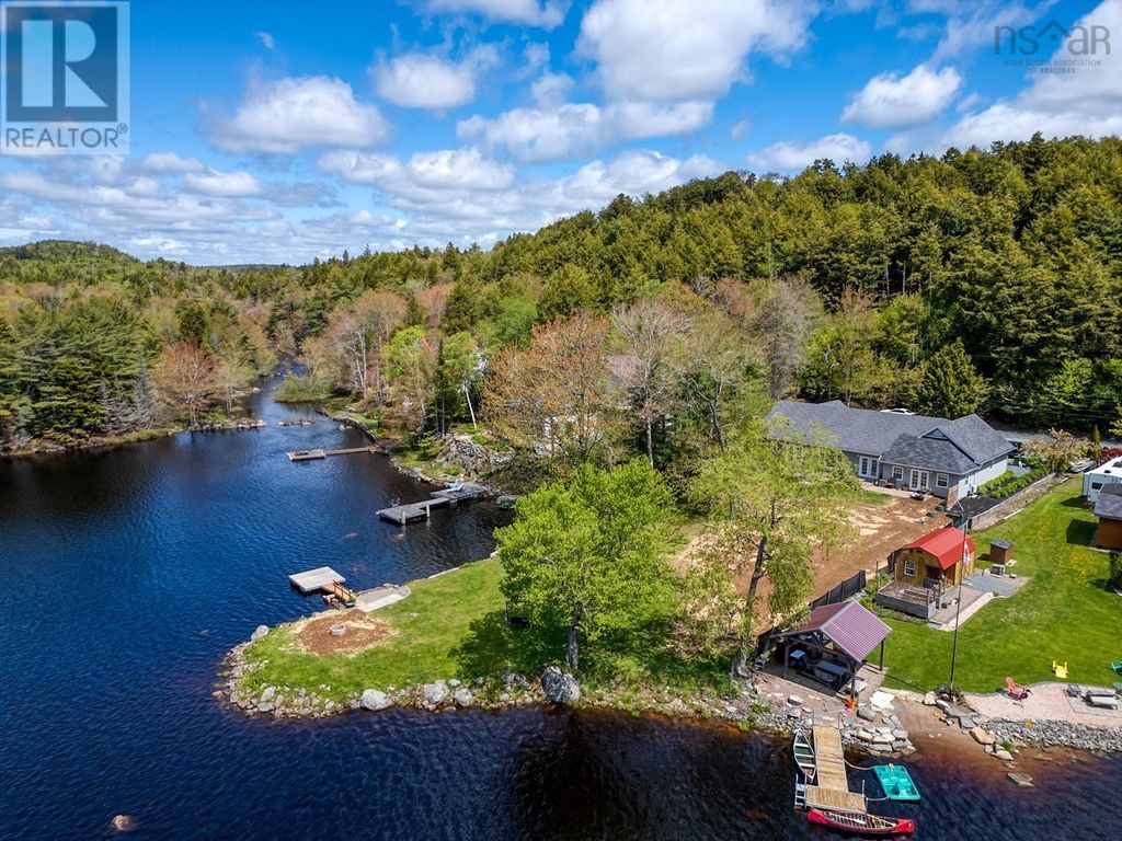 111 River Drive, Lake Echo