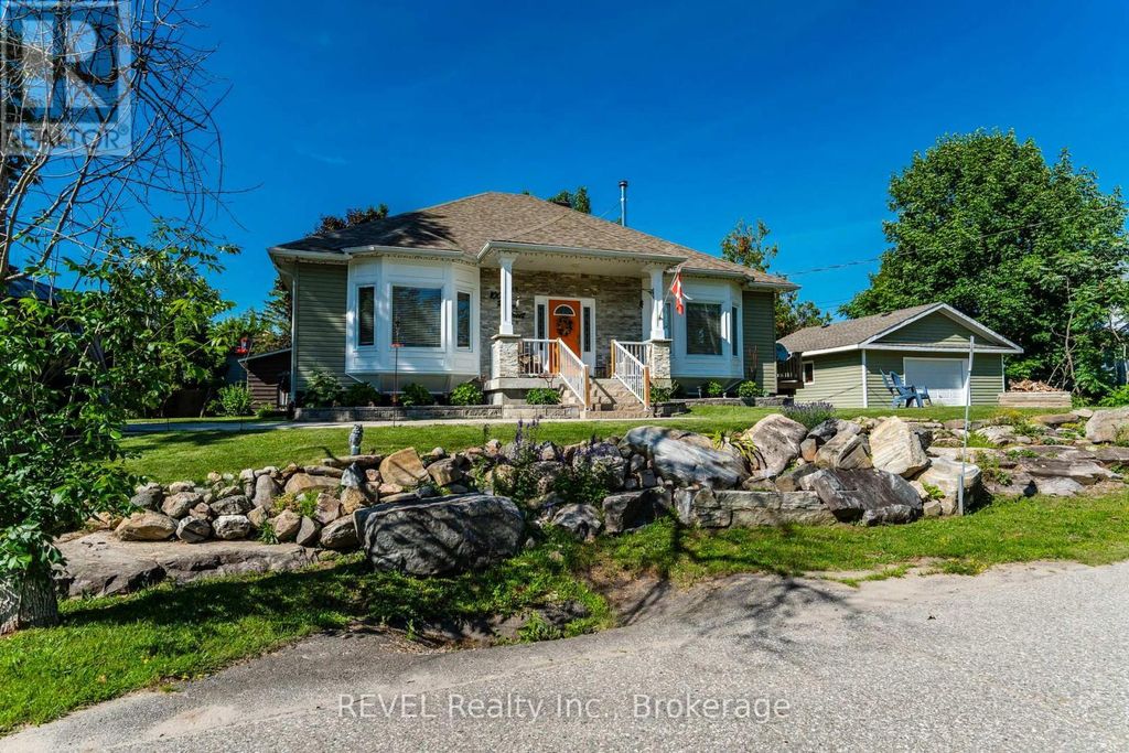 1006 River Street, Muskoka Lakes (medora)