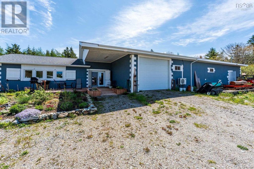 2292 Highway 3, Pubnico