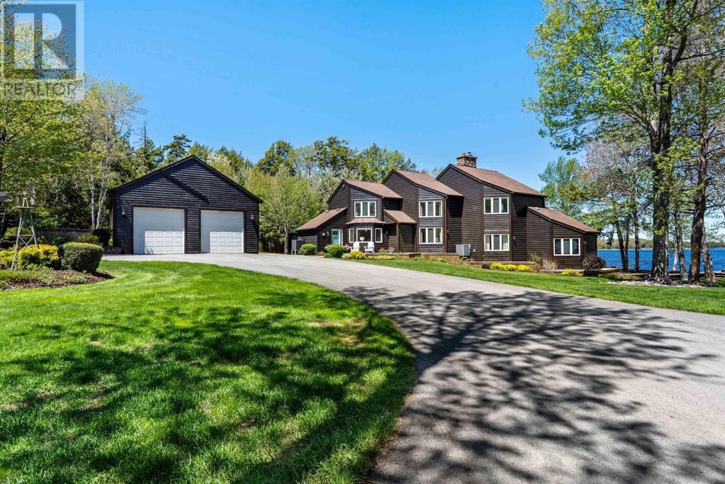 59 Cochrane Point Road, Enfield