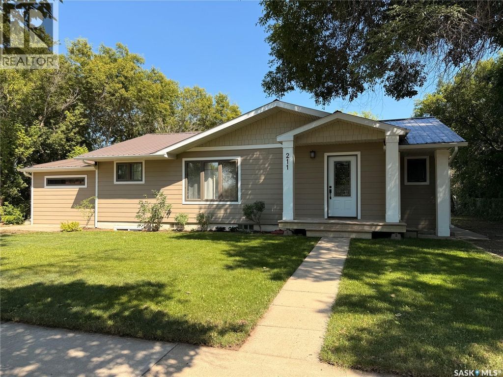 211 Pangman Street, Outlook