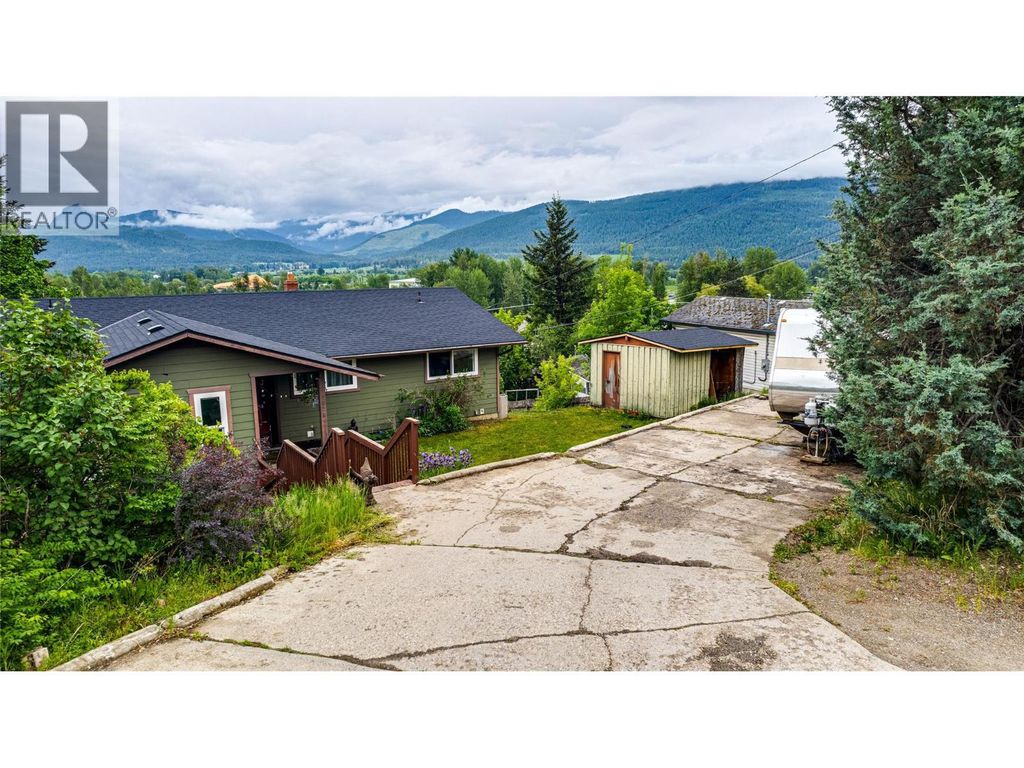 2025 Catt Avenue, Lumby
