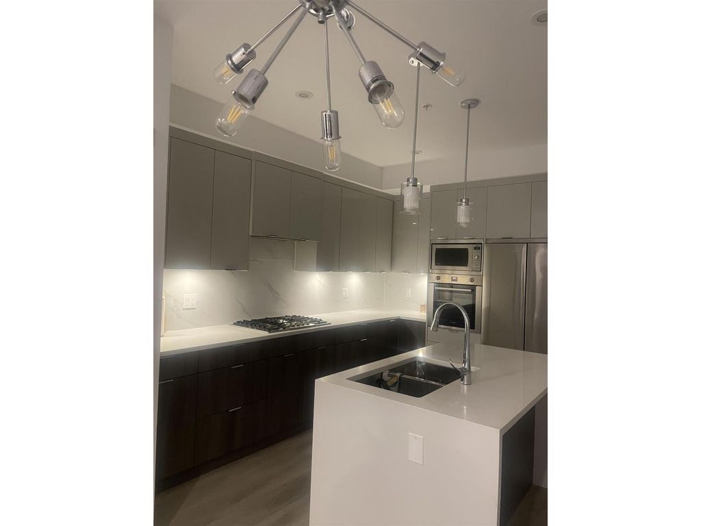 406 14438 72 Avenue, Surrey