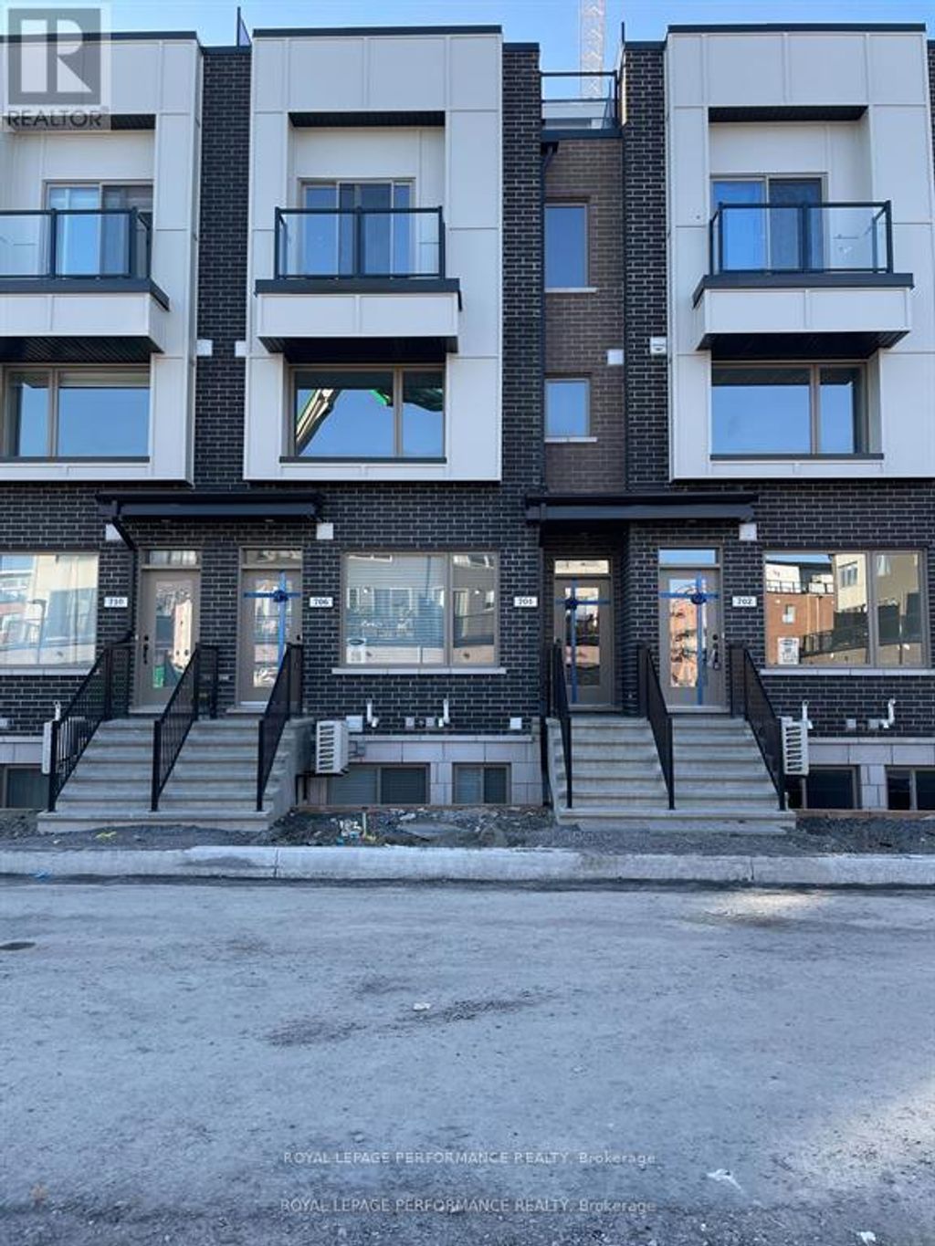704 Kizis Private, Ottawa
