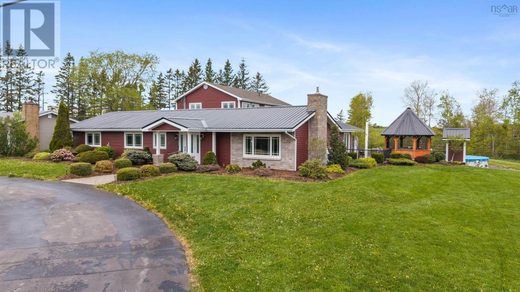 8805 Highway 14, Hardwood Lands