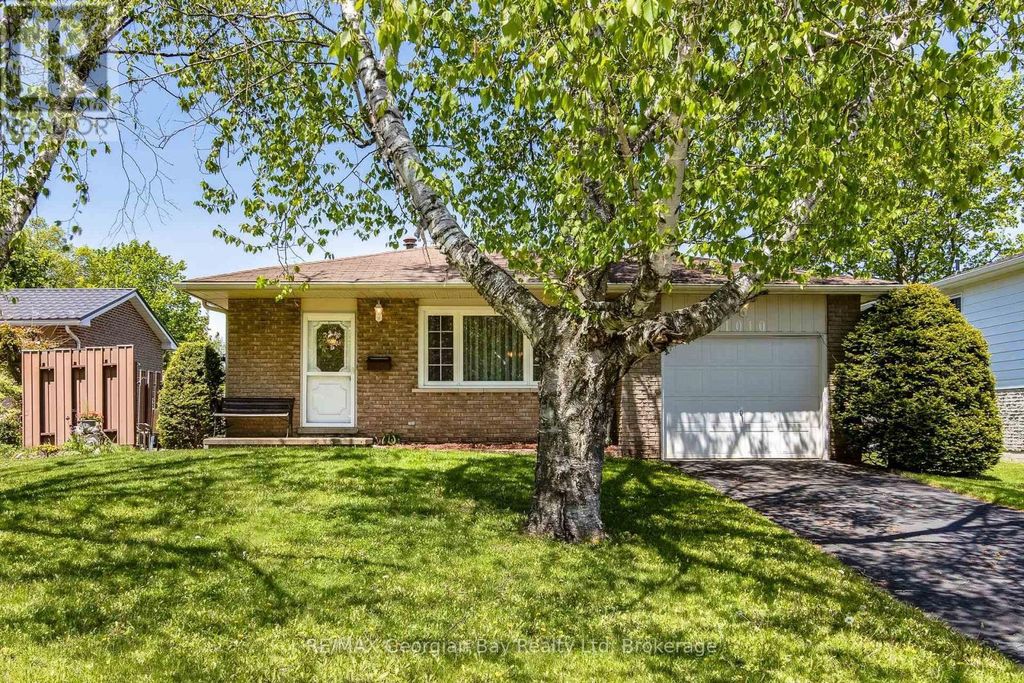 1010 Glen Eagles Crescent, Midland