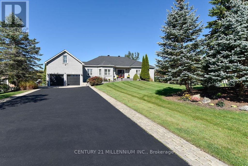 8 Castlewood Court, Caledon