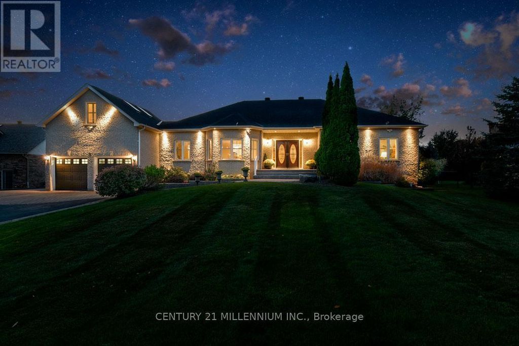 8 Castlewood Court, Caledon