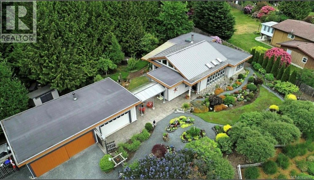 3881 Charlton Dr, Qualicum Beach