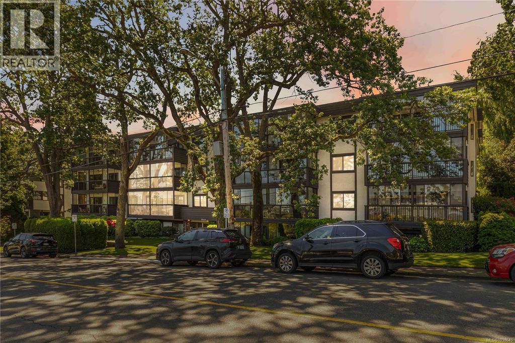 203 1665 Oak Bay Ave, Victoria
