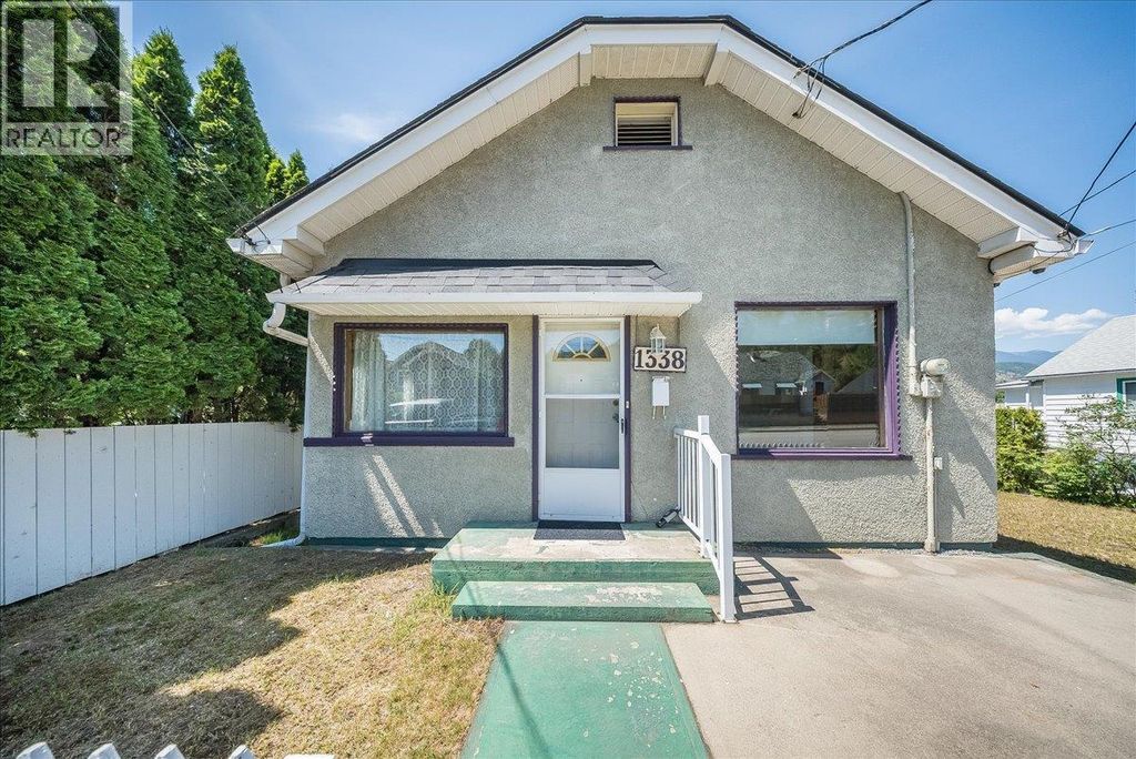 1338 Third Avenue, Trail