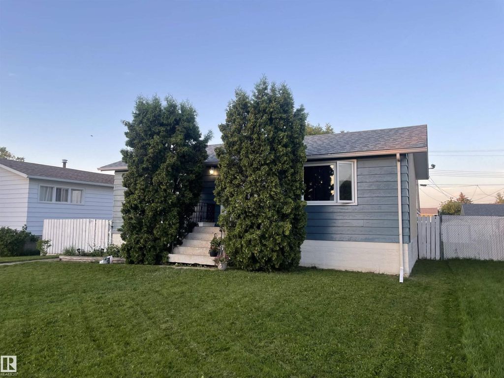 4823 49 St, Clyde