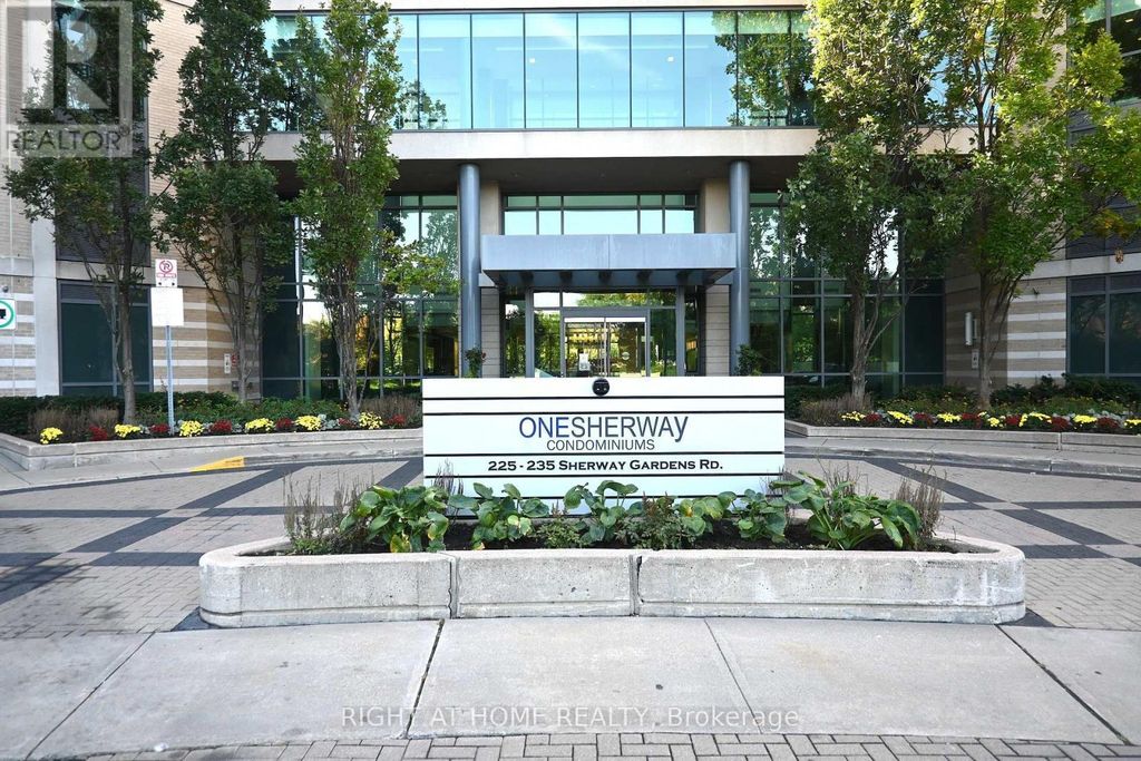 305 - 235 Sherway Gardens Road, Toronto (islington-City Centre West)