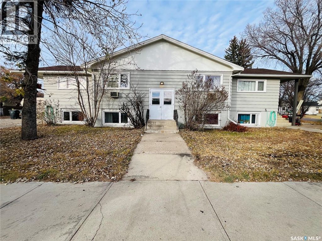 335 Chaplin Street W, Swift Current